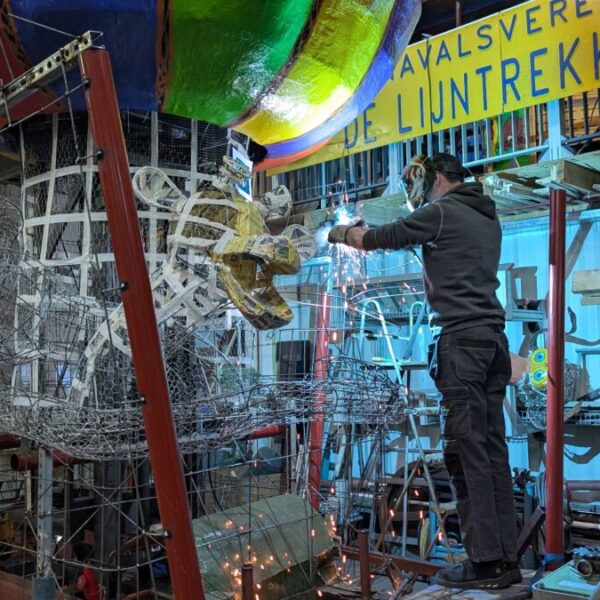 Kroegtijger met 8 armen en unne mànd vol!