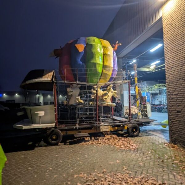 De wagen al naar buiten, kerst meej de bouwers en heel veel werk verzet!